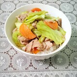 キャベツたっぷり豚こま丼